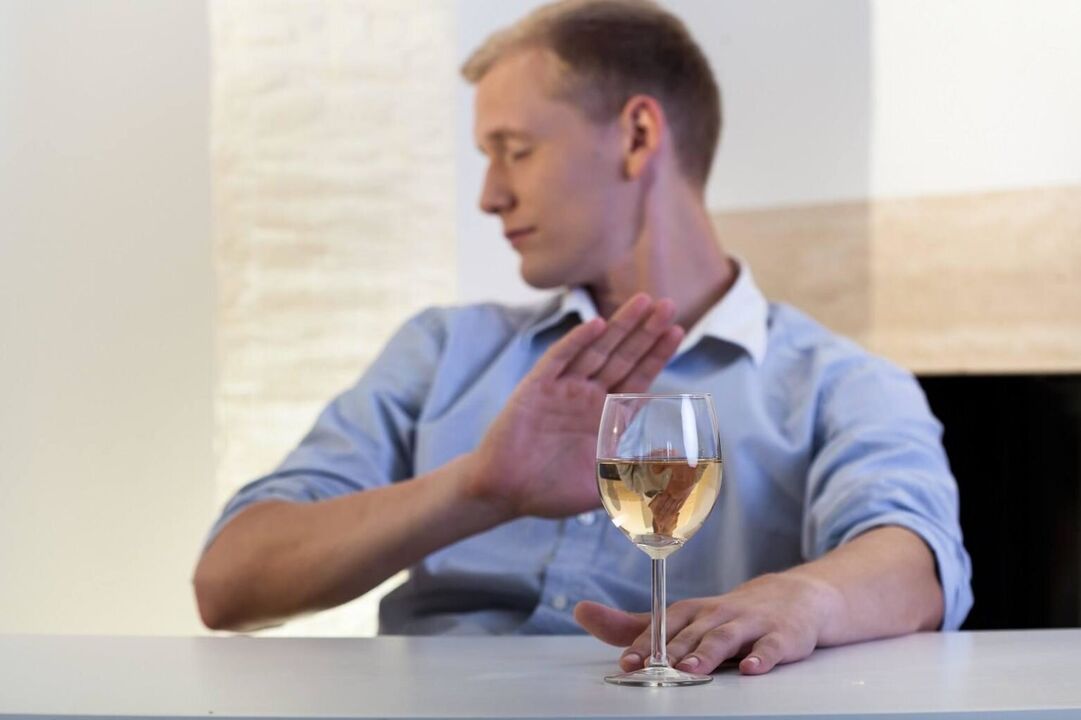 Ko človek spozna težavo, lahko sam preneha s pitjem alkohola
